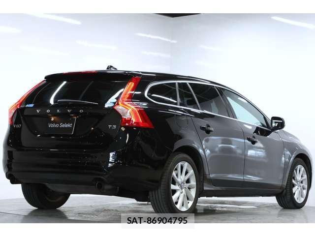 Volvo V60 2017-08 8224607-6