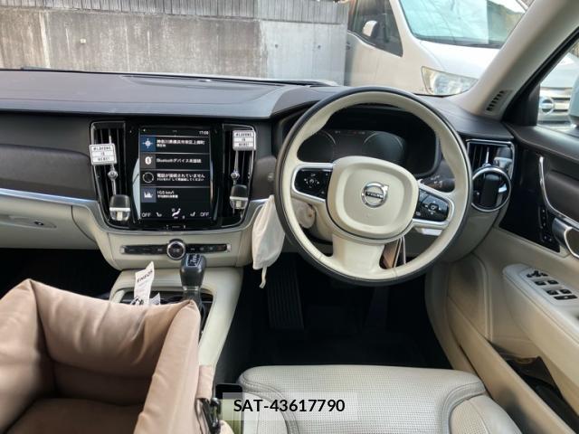 Volvo V90 2018-07 8223880-10