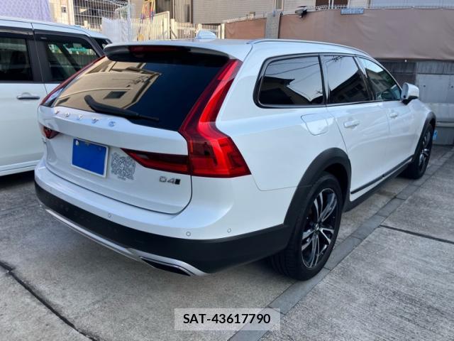 Volvo V90 2018-07 8223880-13