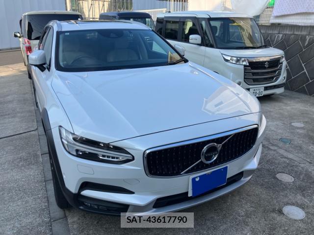 Volvo V90 2018-07 8223880-2