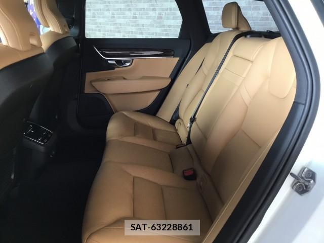 Volvo V90 2019-09 8224027-12