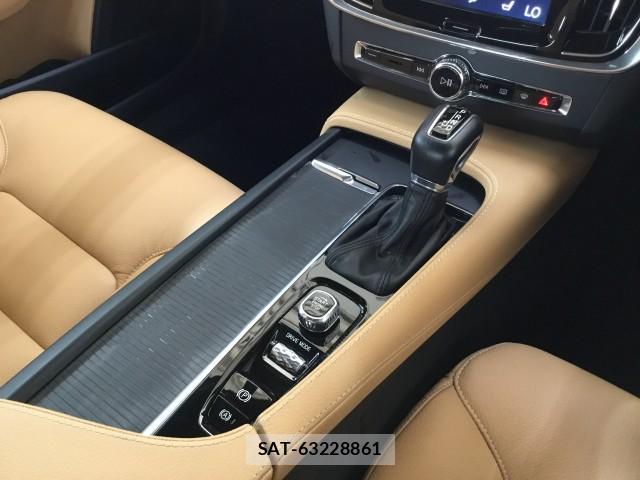 Volvo V90 2019-09 8224027-14