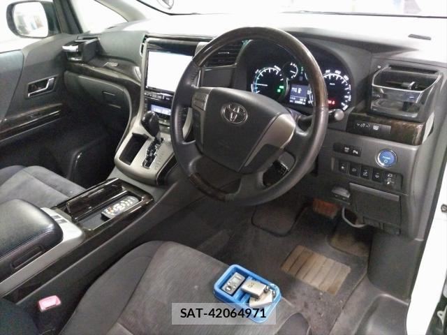 Toyota VELLFIRE 2013-07 8217998-2