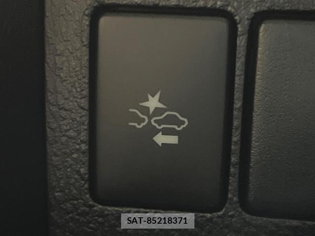 Toyota VELLFIRE 2017-12 8219082-4