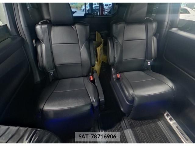 Toyota VELLFIRE 2022-03 8222571-3