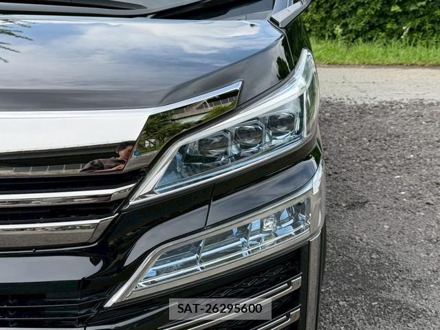 Toyota VELLFIRE 2018-10 8221472-3