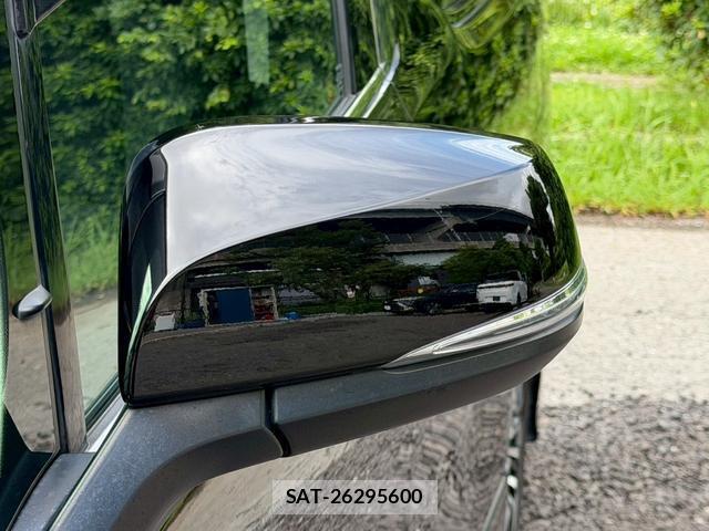 Toyota VELLFIRE 2018-10 8221472-9