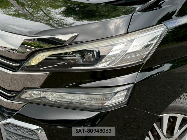 Toyota VELLFIRE 2016-04 8221480-4