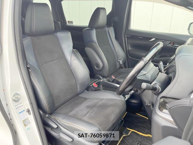 Toyota VELLFIRE 2017-05 8223086-8
