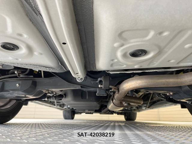 Toyota VELLFIRE 2018-07 8223988-18