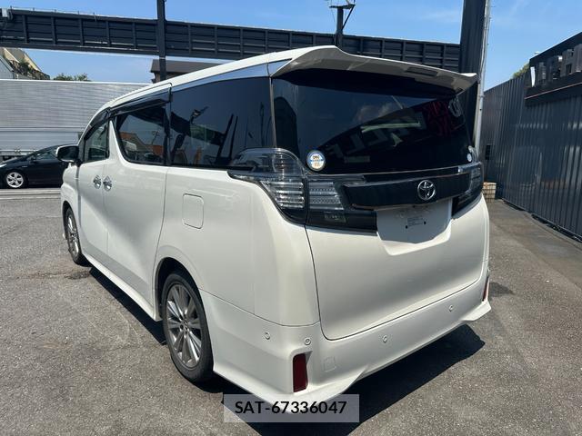 Toyota VELLFIRE 2017-04 8224448-18