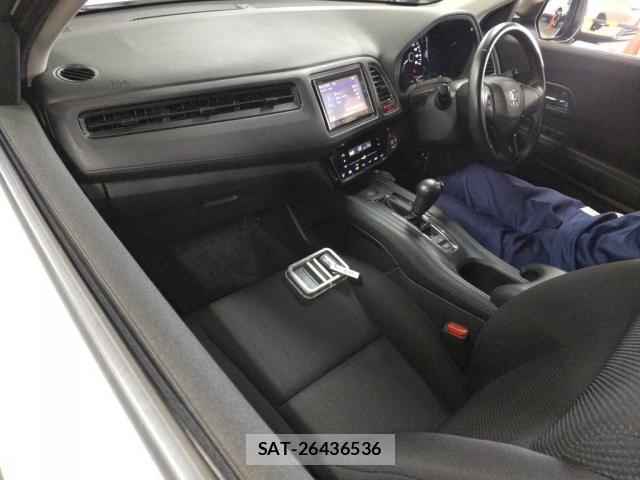 Honda VEZEL 2015-03 8217985-2