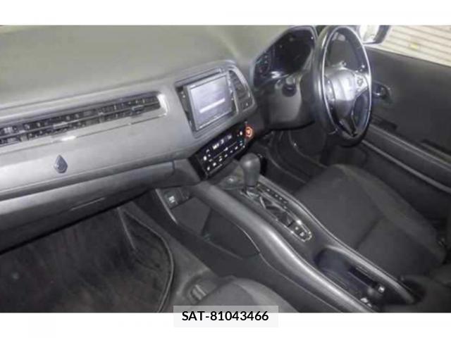 Honda VEZEL 2018-03 8218103-2
