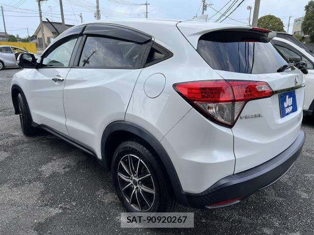 Honda VEZEL 2019-05 8218310-1