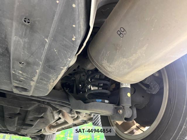 Honda VEZEL 2014-12 8219328-19