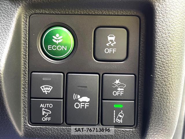 Honda VEZEL 2016-04 8219904-4