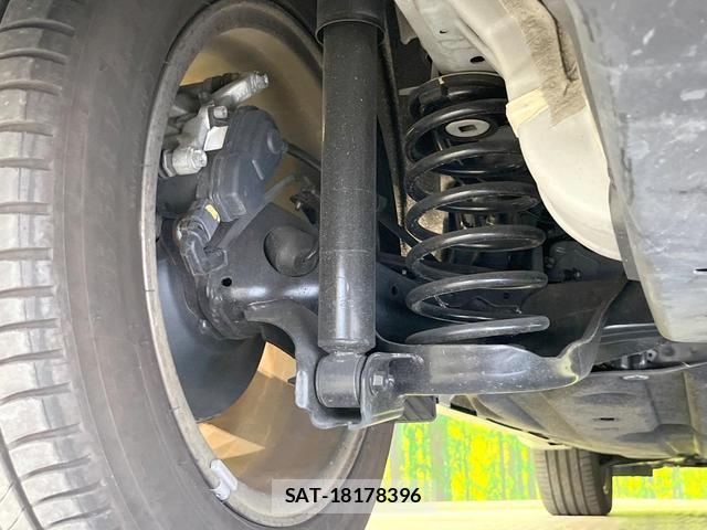 Honda VEZEL 2016-06 8223962-19