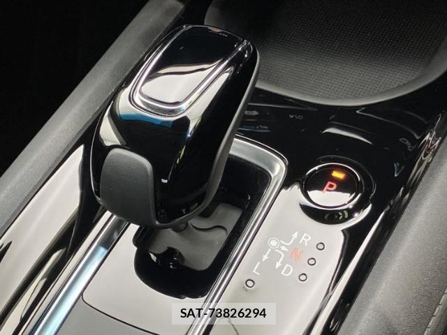 Honda VEZEL 2018-04 8225049-17