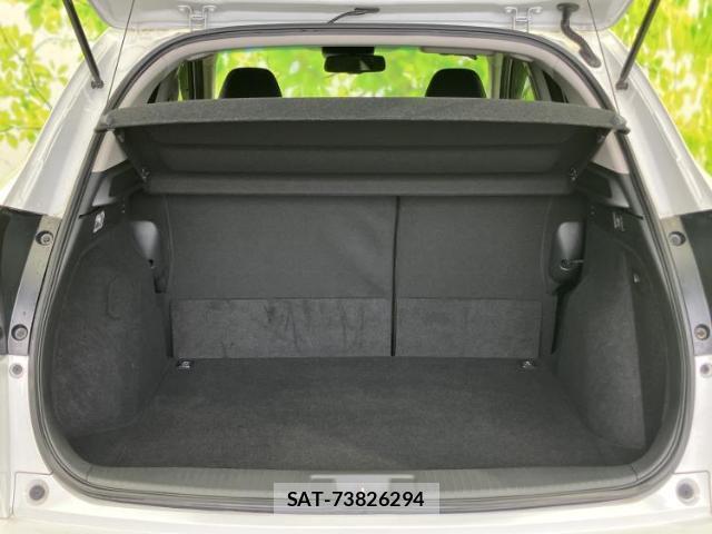 Honda VEZEL 2018-04 8225049-7