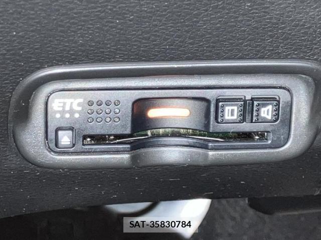 Honda VEZEL 2018-02 8225500-17