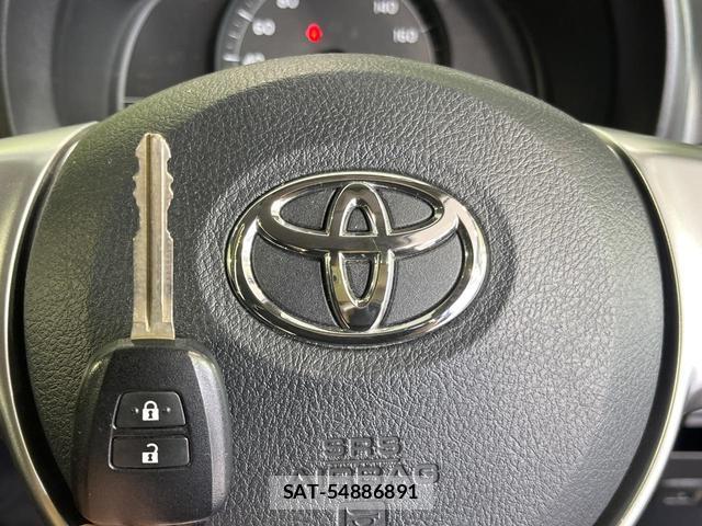 Toyota VITZ 2012-04 8216665-7