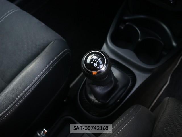 Toyota VITZ 2019-06 8217276-15