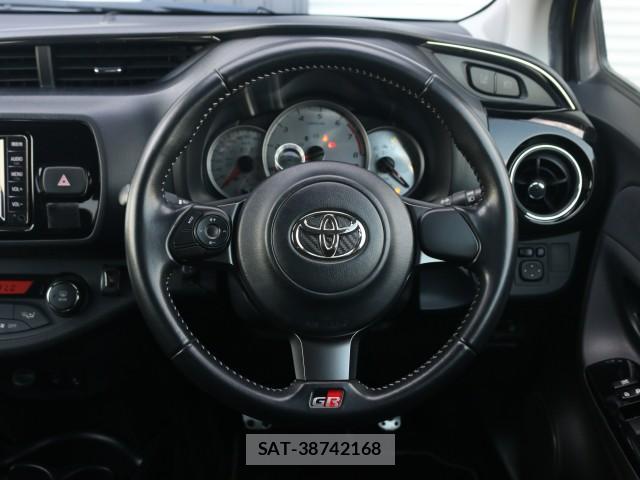 Toyota VITZ 2019-06 8217276-17