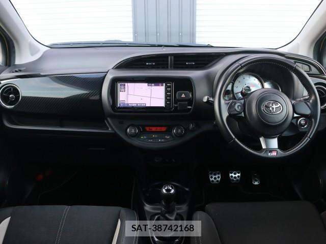 Toyota VITZ 2019-06 8217276-2