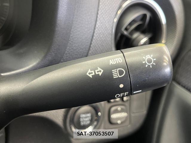 Toyota VITZ 2016-03 8221632-6
