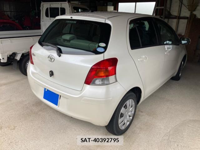 Toyota VITZ 2009-09 8221711-1