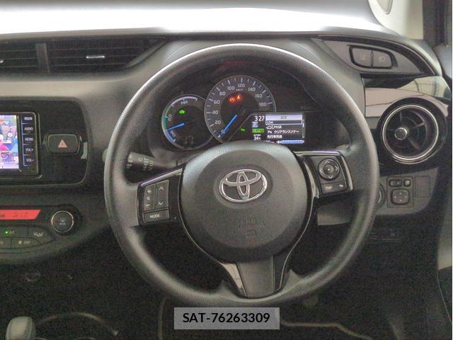 Toyota VITZ 2019-07 8222213-17