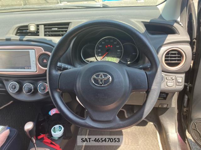 Toyota VITZ 2013-08 8223568-9