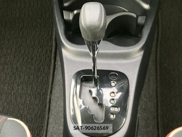 Toyota VITZ 2017-06 8225207-16
