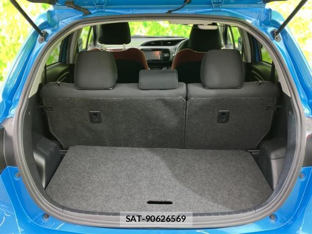 Toyota VITZ 2017-06 8225207-7