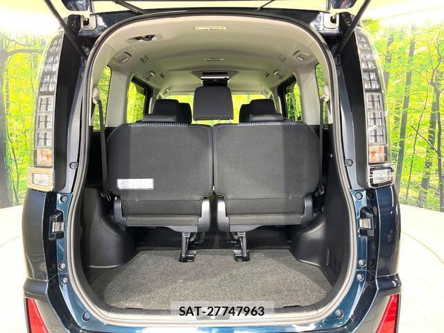 Toyota VOXY 2014-06 8216120-11