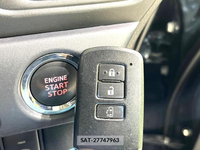 Toyota VOXY 2014-06 8216120-7