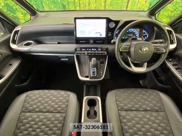Toyota VOXY 2023-06 8216328-1