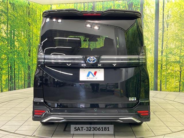 Toyota VOXY 2023-06 8216328-15