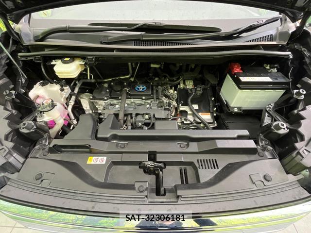 Toyota VOXY 2023-06 8216328-17