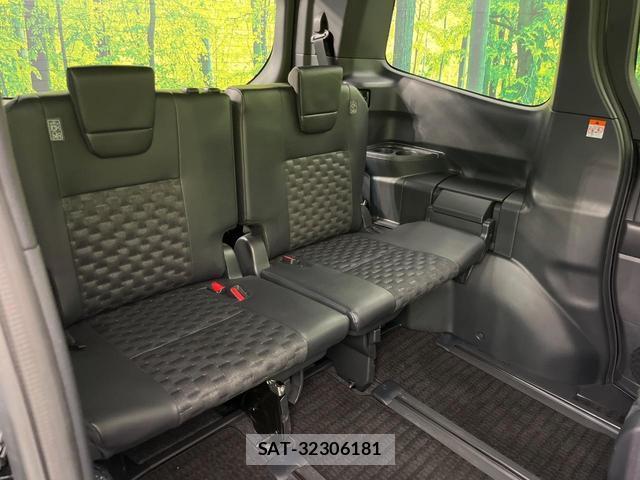 Toyota VOXY 2023-06 8216328-9