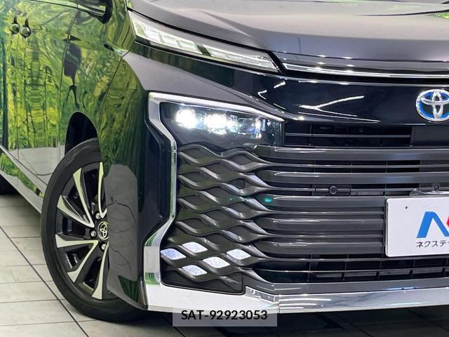 Toyota VOXY 2022-09 8216329-12