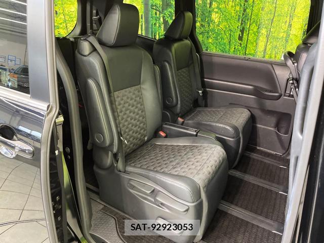 Toyota VOXY 2022-09 8216329-8