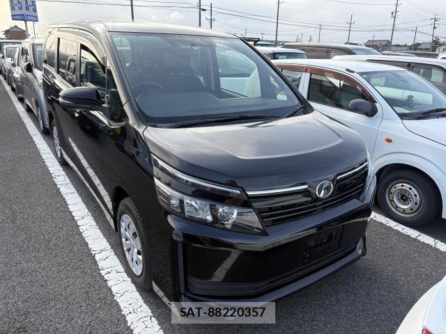 Toyota VOXY 2016-03 8216461-0