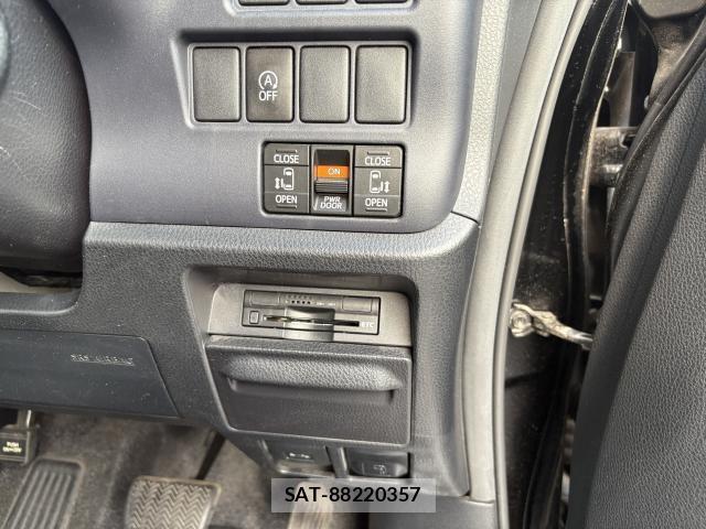 Toyota VOXY 2016-03 8216461-10