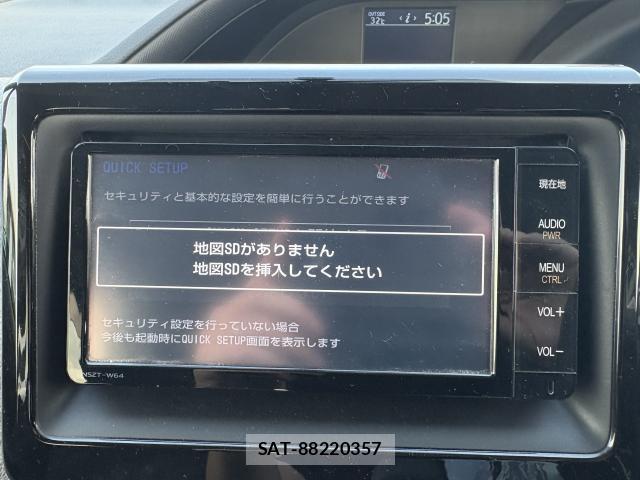 Toyota VOXY 2016-03 8216461-11