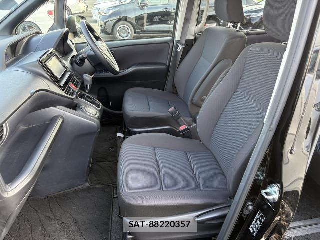 Toyota VOXY 2016-03 8216461-5