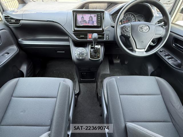 Toyota VOXY 2018-10 8216717-1