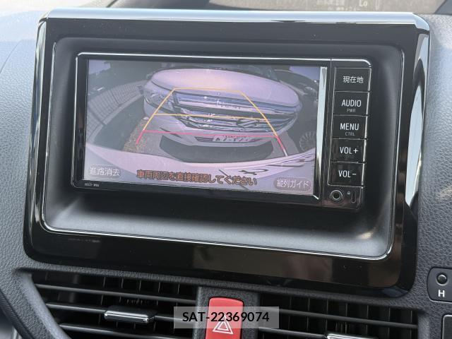 Toyota VOXY 2018-10 8216717-11
