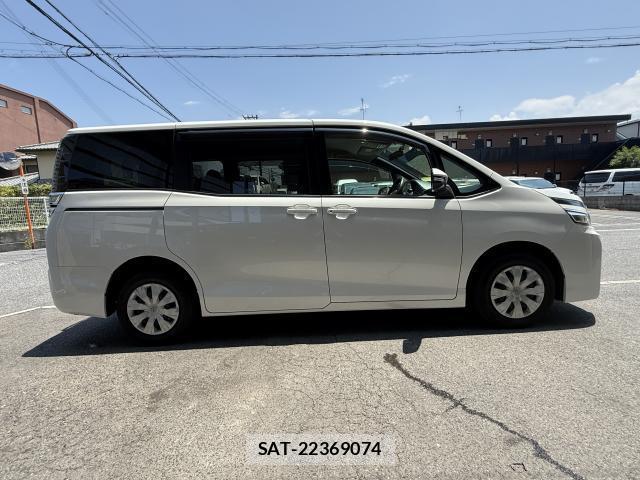 Toyota VOXY 2018-10 8216717-15