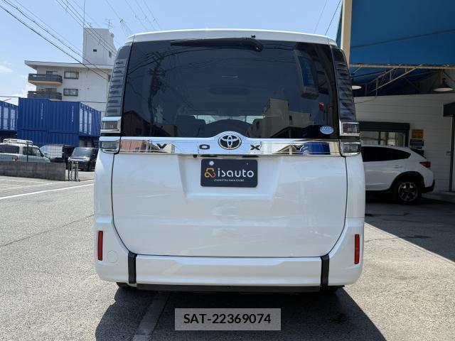 Toyota VOXY 2018-10 8216717-16